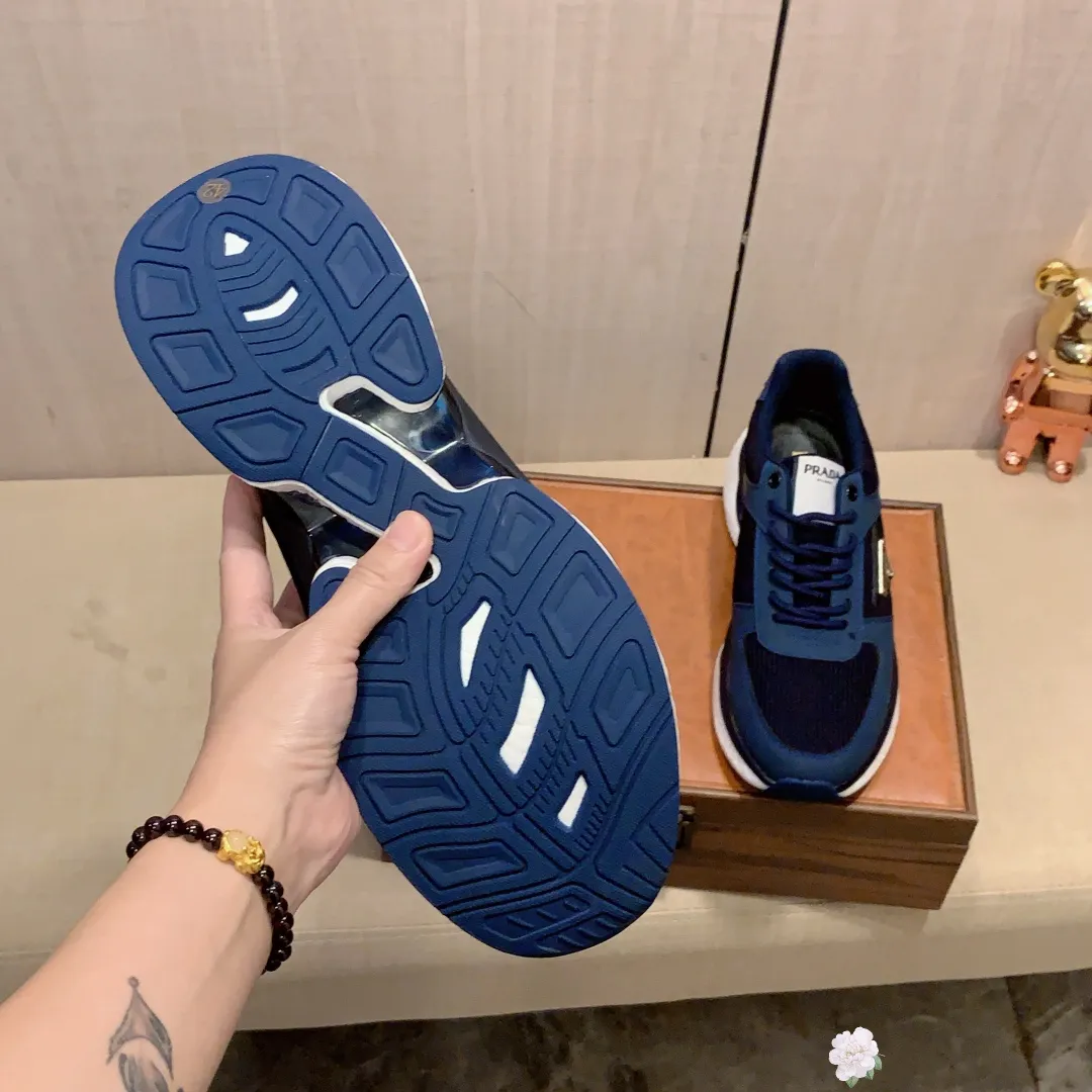 Men's men's shoes💰460💰💰🎩🎩[Lightning][Lightning] "PRADA*" The latest and most popular casual shoes, top brand [seduce] luxury ~ purchasing agency, top ~ quality. [Strong] The upper is made of imported breathable cowhide with material ➕ breathable sheepskin feet (•) and fine workmanship. The original stylish and stylish soft rubber wear-resistant and non-slip outsole is light and comfortable on the feet. The real thing looks better when taken in real life. 004: code: 38-44, 4️⃣ colors